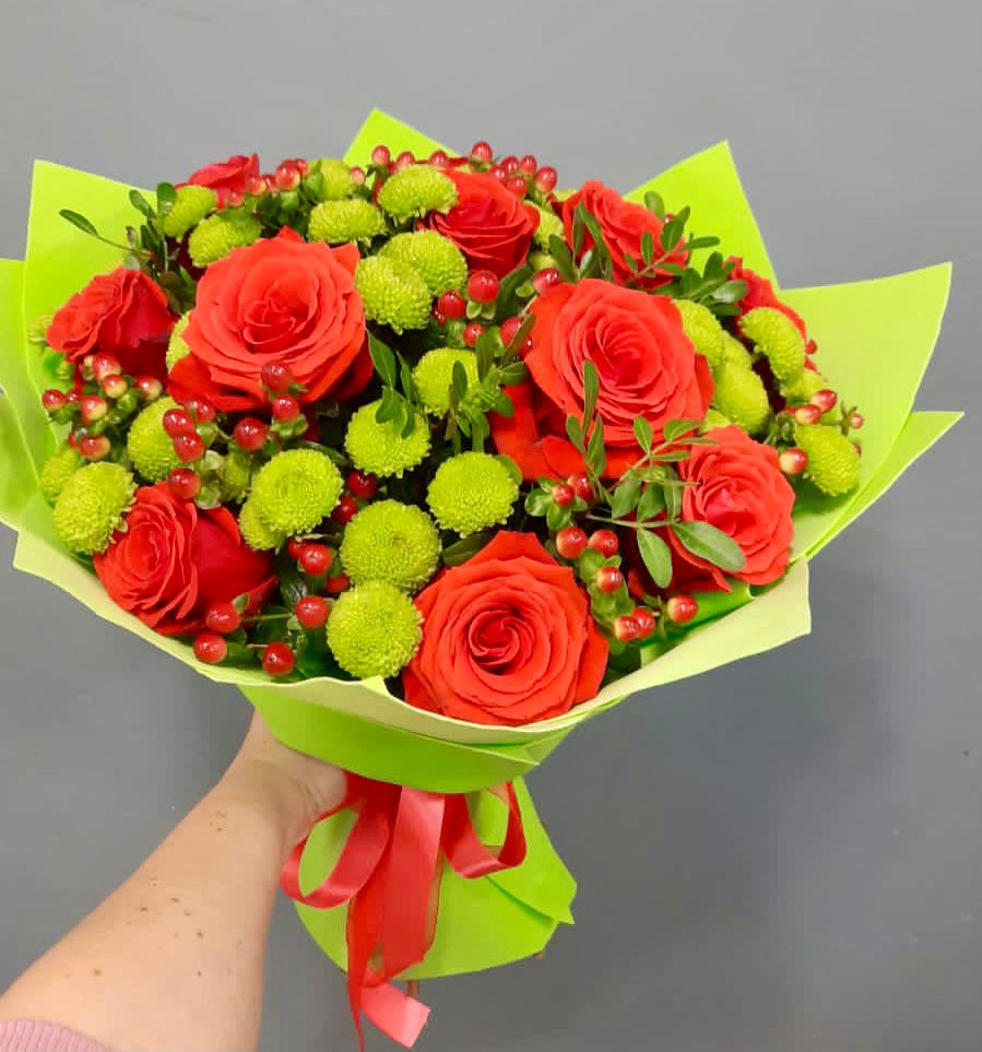 Букет цветов из: Хризантемы и Розы в Александро-Невской