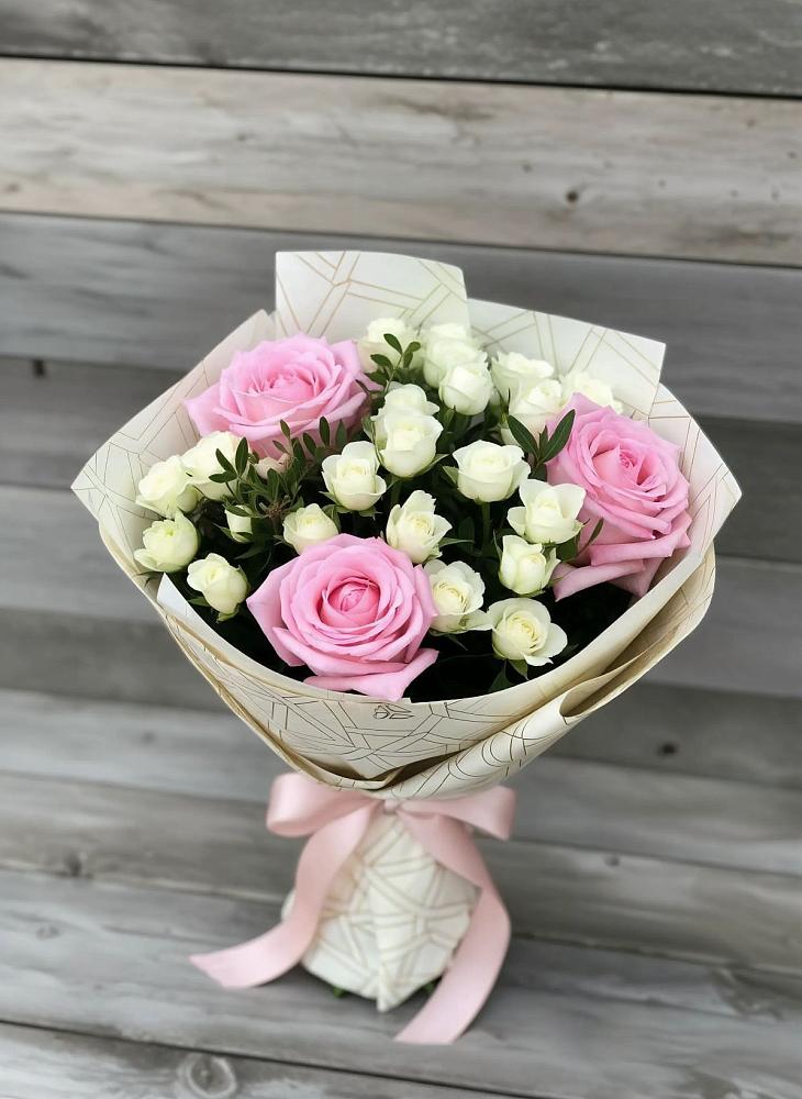 Букет цветов из: Розы в Александро-Невской