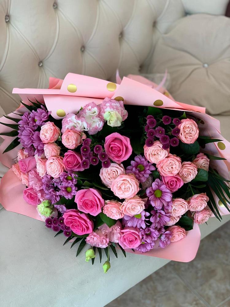 Букет цветов из: Хризантемы, Розы и Лизиантусы в Александро-Невской