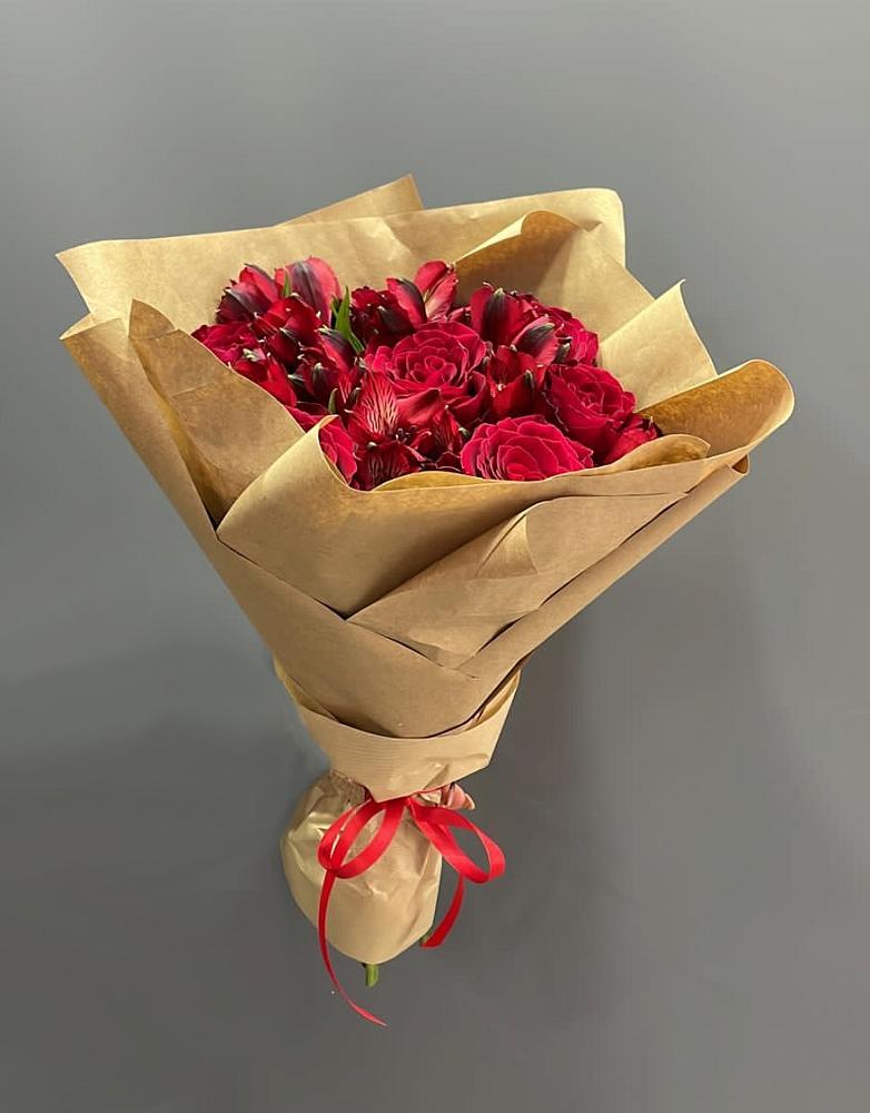 Букет цветов из: Альстромерии и Розы в Александро-Невской