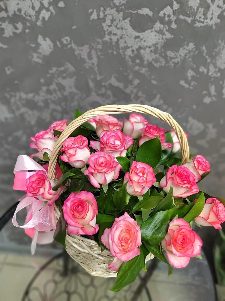 Цветочная композиция из Розы в корзине в Александро-Невской