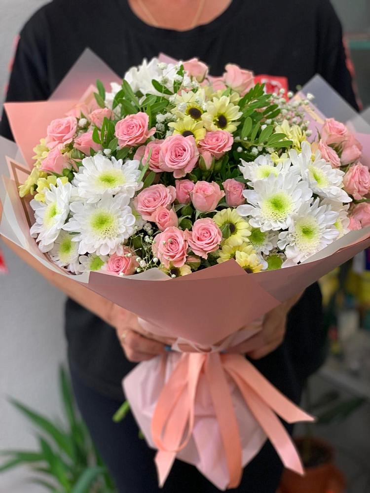 Букет цветов из: Розы и Хризантемы в Александро-Невской