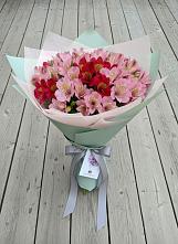 Букет цветов из:  Альстромерии в Александро-Невской