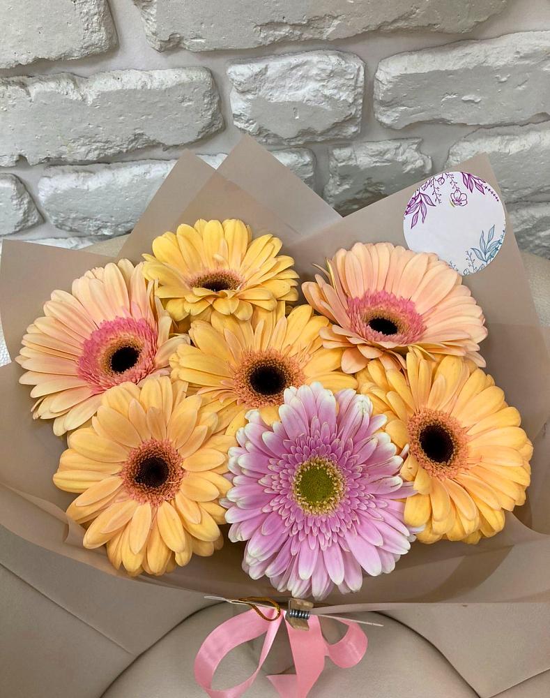 Букет цветов из: Герберы в Александро-Невской
