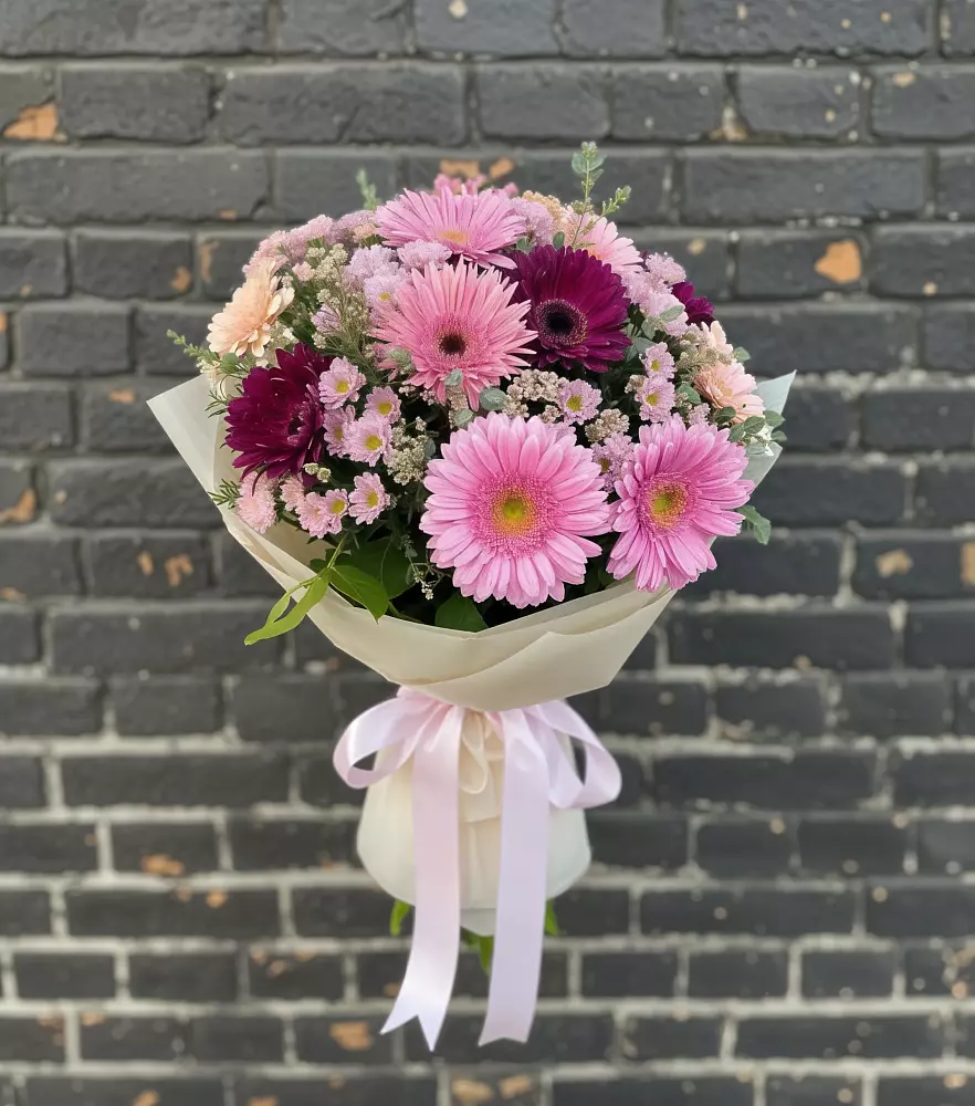 Букет цветов из: Герберы и Хризантемы в Александро-Невской