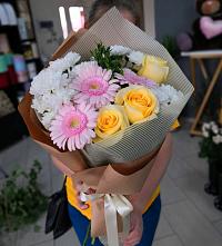 Букет цветов из:  Герберы, Розы и Хризантемы в Александро-Невской