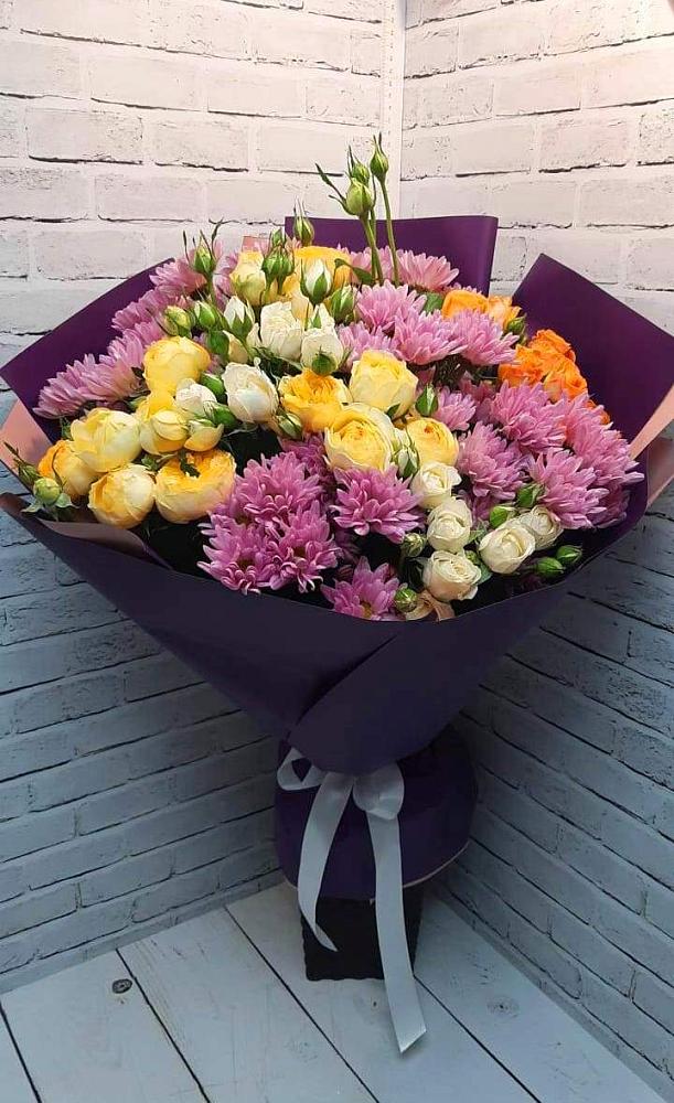 Букет цветов из: Хризантемы и Розы в Александро-Невской