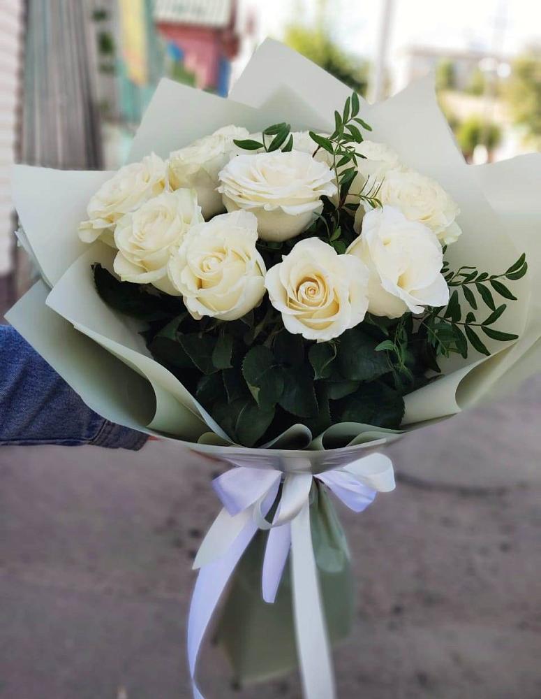 Букет Белые розы Проуд в Александро-Невской