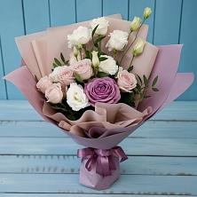 Букет цветов из:  Розы и Лизиантусы в Александро-Невской