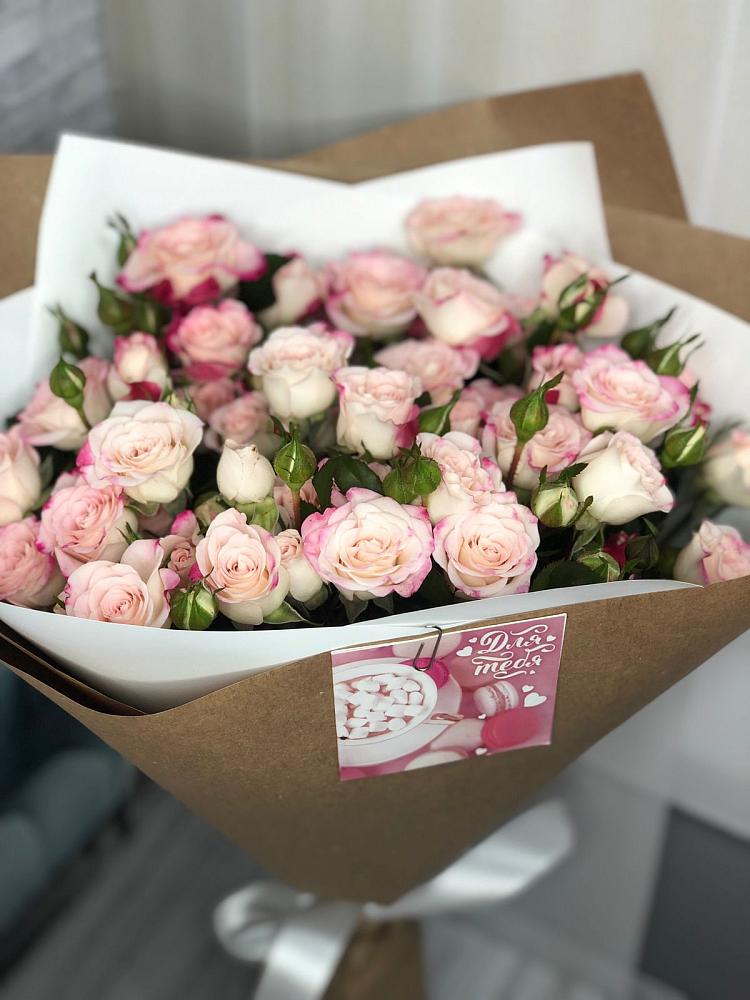 Букет цветов из: Розы в Александро-Невской