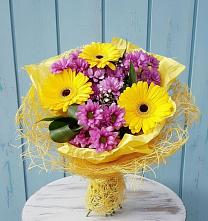Букет цветов из:  Хризантемы и Герберы в Александро-Невской