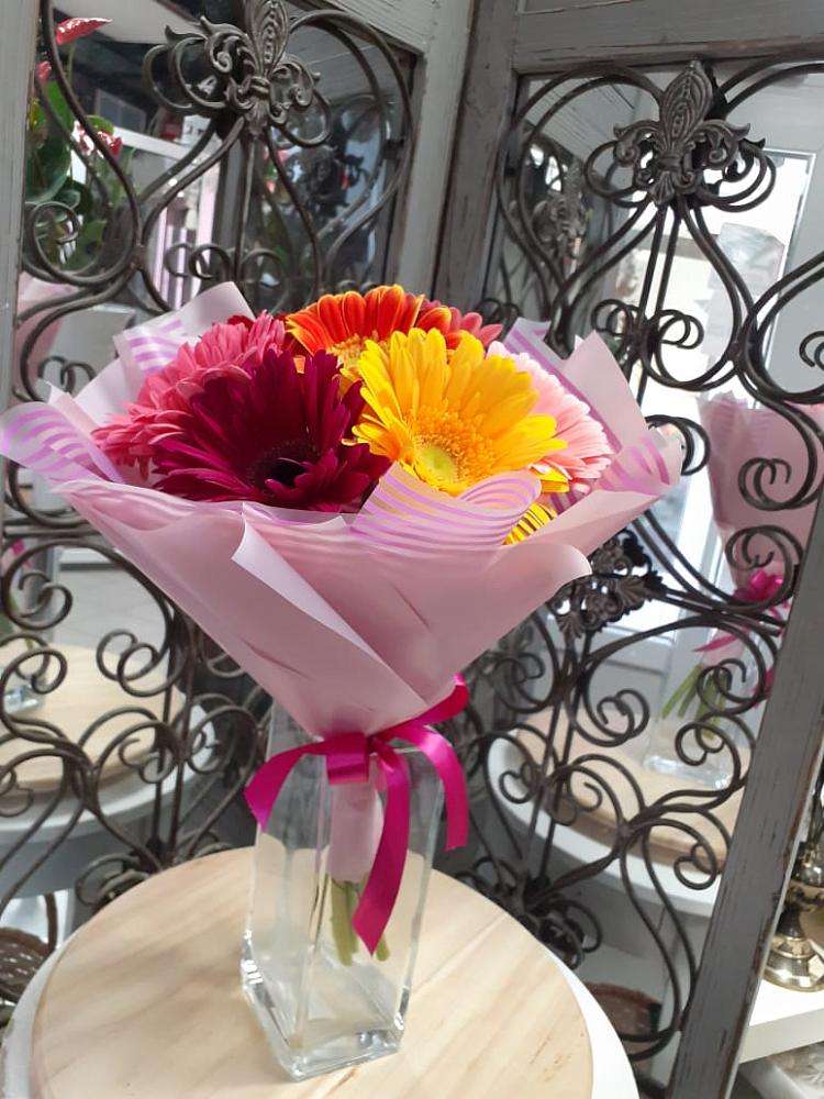 Букет цветов из: Герберы в Александро-Невской