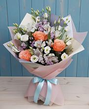 Букет цветов из:  Лизиантусы, Розы, Альстромерии и Гипсофила в Александро-Невской