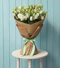 Букет цветов из:  Лизиантусы в Александро-Невской