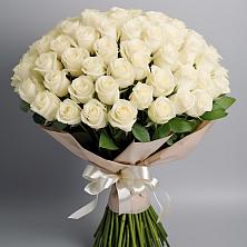 Букет 101 беля роза Белоснежка в Александро-Невской
