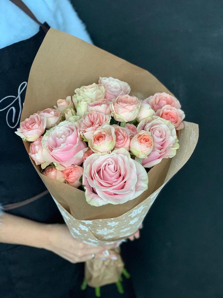 Букет цветов из: Хризантемы и Розы в Александро-Невской