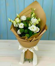 Букет цветов из:  Хризантемы и Лизиантусы в Александро-Невской