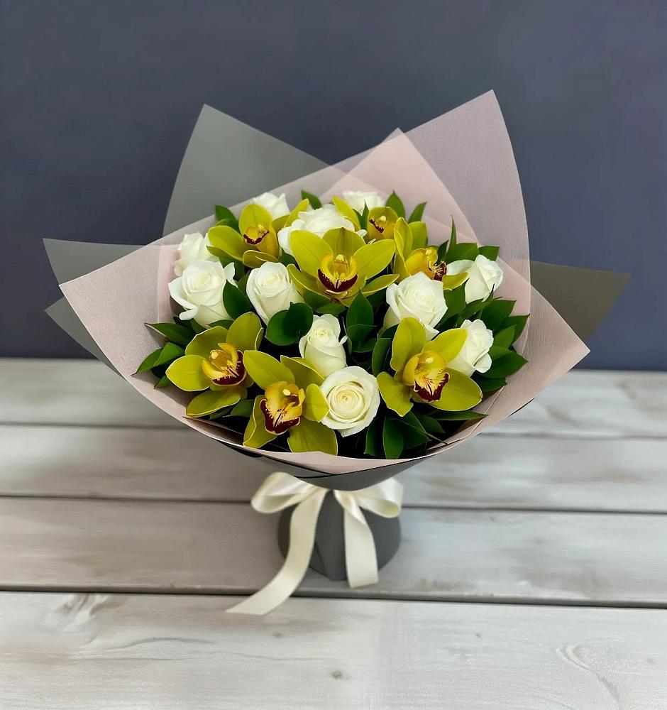 Букет цветов из: Орхидеи и Розы в Александро-Невской