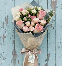 Букет цветов из:  Розы в Александро-Невской