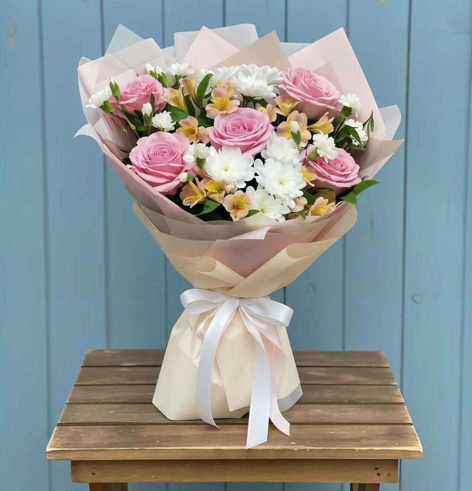 Букет цветов из: Гвоздики, Орхидеи и Розы в Александро-Невской