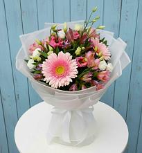 Букет цветов из:  Герберы, Альстромерии и Лизиантусы в Александро-Невской