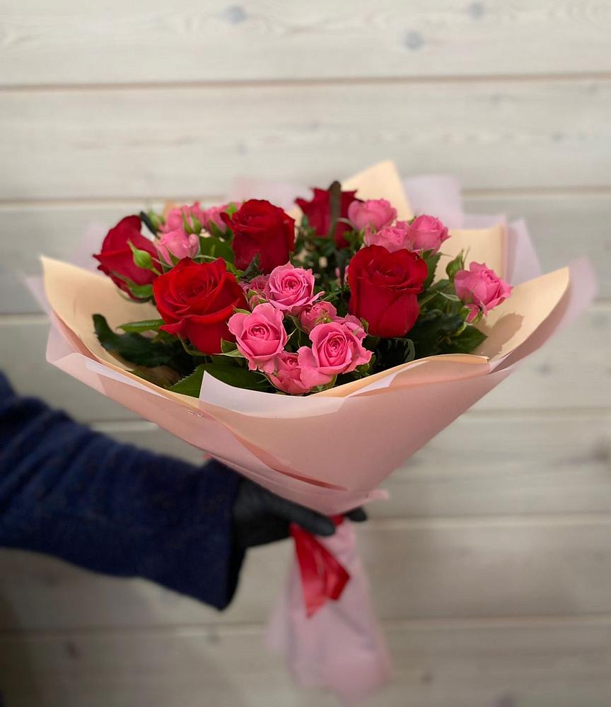 Букет цветов из: Розы в Александро-Невской