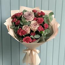 Букет цветов из:  Гвоздики и Розы в Александро-Невской