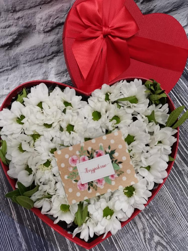 Цветочная композиция из Хризантемы в виде сердца в Александро-Невской