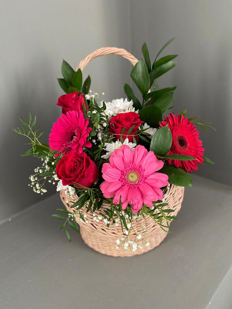 Цветочная композиция из Розы, Хризантемы и Герберы в корзине в Александро-Невской