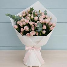 Букет цветов из:  Розы в Александро-Невской