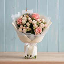 Букет цветов из:  Розы в Александро-Невской