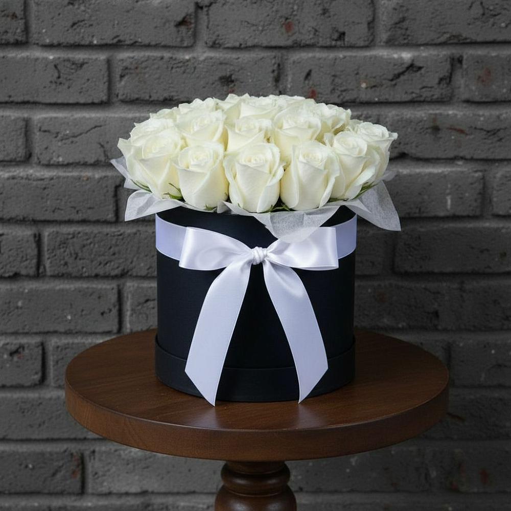 Цветочная композиция из Розы в шляпной коробке в Александро-Невской