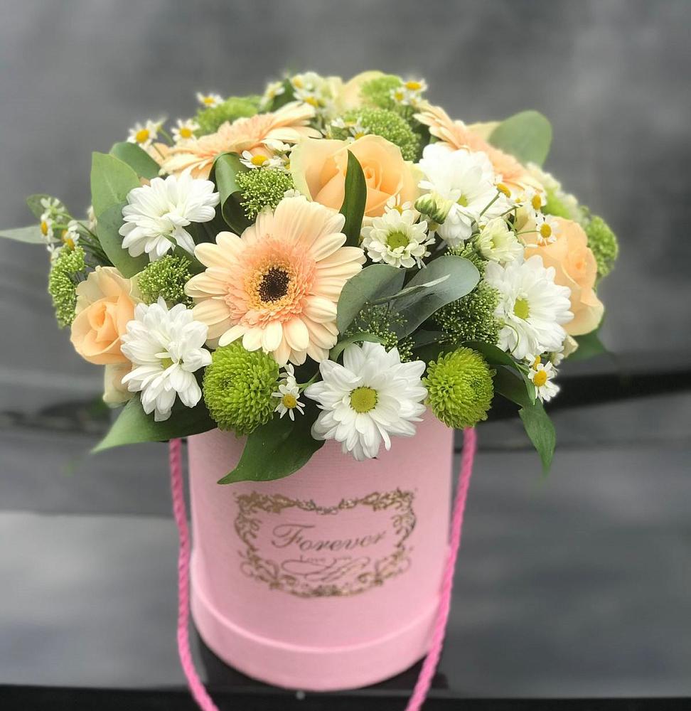 Цветочная композиция из Розы, Герберы и Хризантемы в шляпной коробке в Александро-Невской