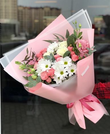 Букет цветов из: Розы, Лизиантусы и Хризантемы в Александро-Невской