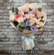 Букет цветов из:  Розы, Лизиантусы и Гвоздики в Александро-Невской