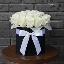 Цветочная композиция из Розы в шляпной коробке в Александро-Невской