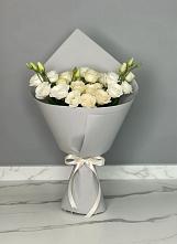 Букет цветов из:  Розы и Лизиантусы в Александро-Невской